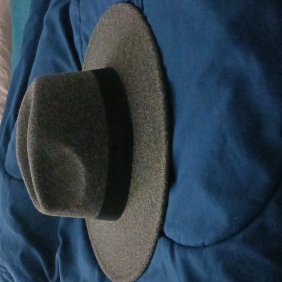 Hat - Picture 2 of 4
